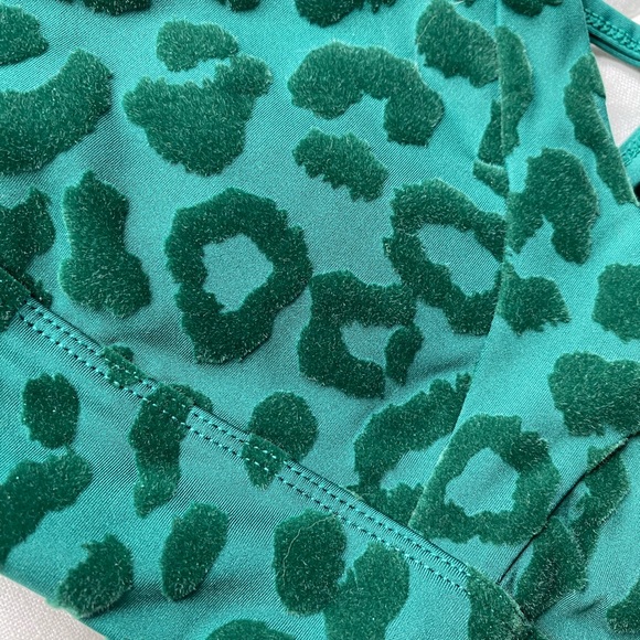 Balance Athletica (Vitality) Lux Form Bra - Picture 2 of 6